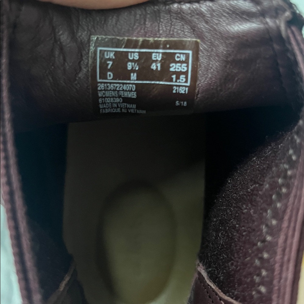 Clarks Clarkdale Arlo Suede Burgundy Boots Size 9.5 - Picture 8 of 8
